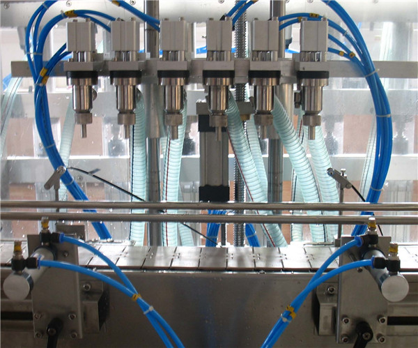 Վեց գլուխ ավտոմատ հեղուկով լցնող մեքենա